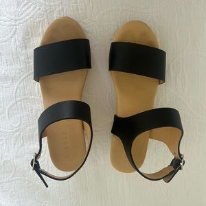 Nisolo All-Day Open Toe Clog